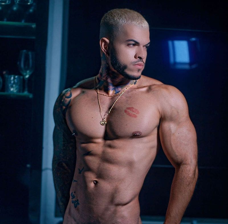Axel Crow is a Hot Muscled Motherfucker on MuscleServiceLive!